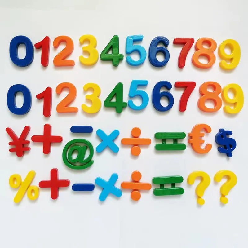 Conjunto de peças com letras minúsculas ou maiúsculas; números e formas geométricas - Brinquedo Educativo